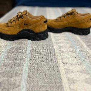 Suede Nike shoes size 7